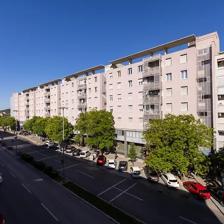 Metropolis Apartment