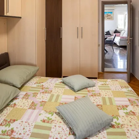 Metropolis Apartment *
