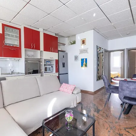 Apartment Metropolis Split