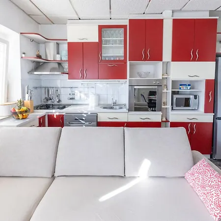 Metropolis Apartment *